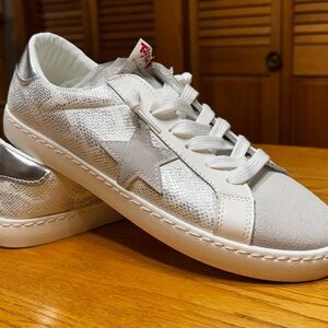 Trendy Silver Star Women's Sneakers